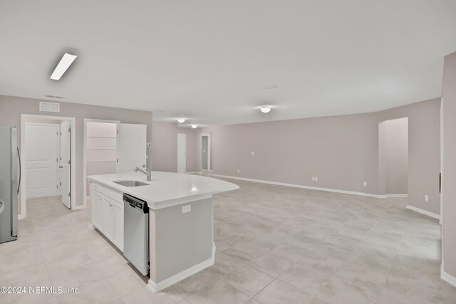 kitchen with dishwasher, a kitchen island with sink, white refrigerator, sink, and white cabinetry