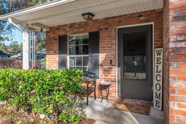 doorway to property with covered porch