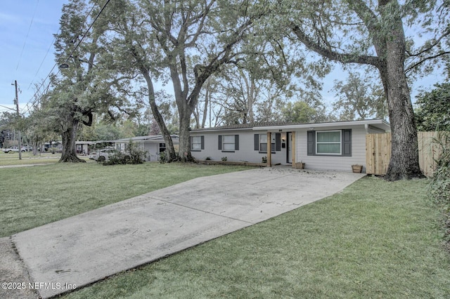 single story home featuring a front yard