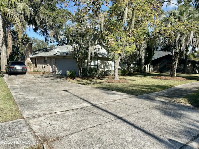 view of front of house featuring a front yard and a garage