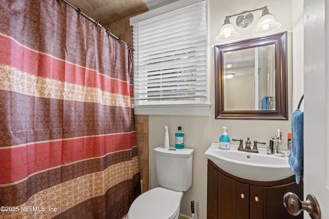 bathroom with a shower with curtain, vanity, and toilet