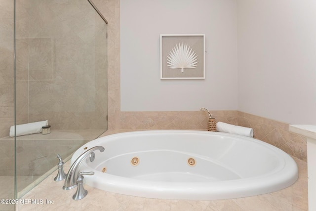 bathroom featuring tiled tub