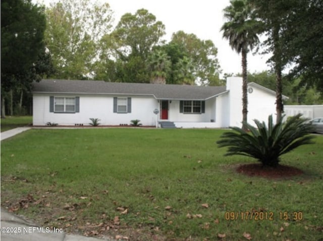 ranch-style house featuring a front yard