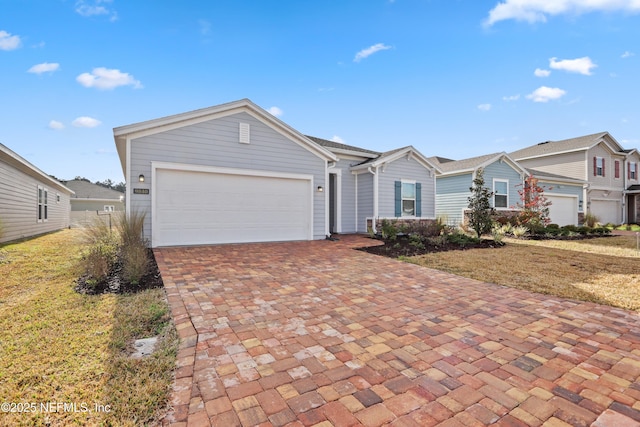 single story home featuring a front lawn