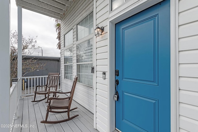 property entrance with covered porch