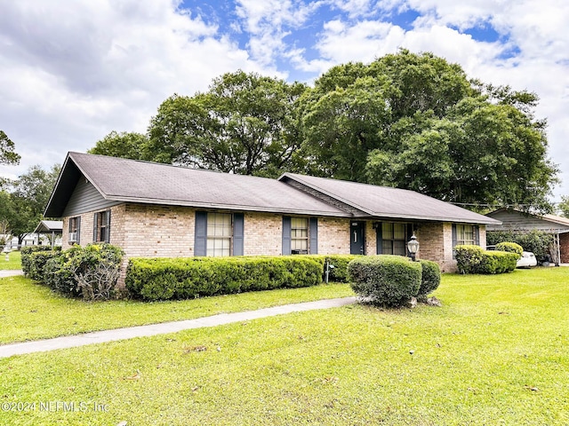 ranch-style home featuring a front yard