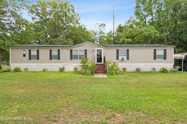 manufactured / mobile home featuring a front yard