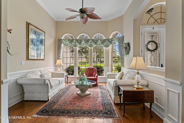 sunroom with ceiling fan