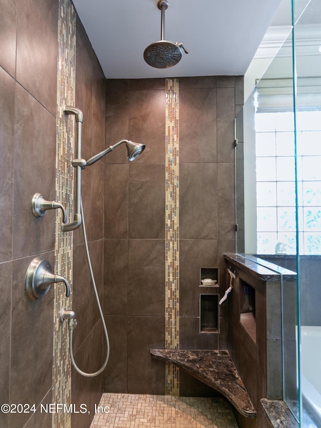 bathroom featuring tiled shower