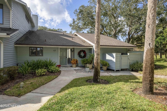 view of front of property with a front lawn