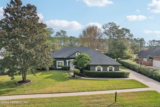 view of front of house featuring a front lawn