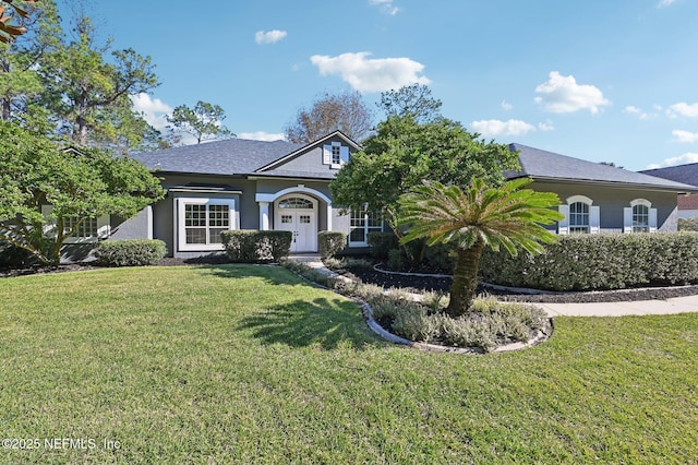 view of front facade featuring a front yard