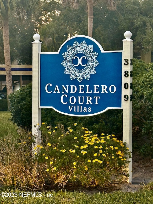 view of community / neighborhood sign