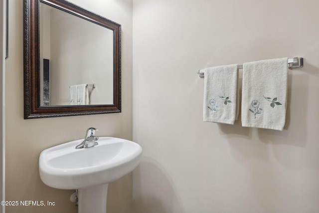 bathroom featuring sink