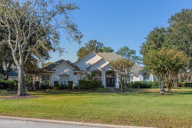 view of front of home with a front lawn