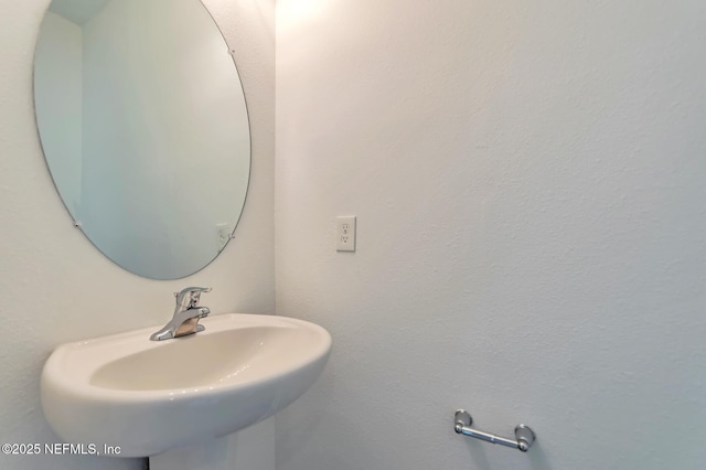 bathroom featuring sink