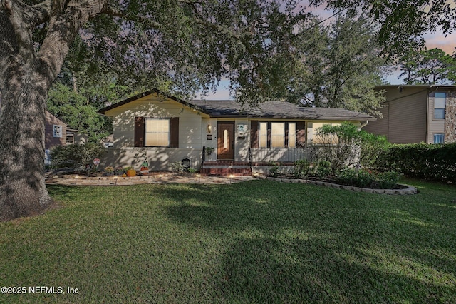 ranch-style house featuring a lawn