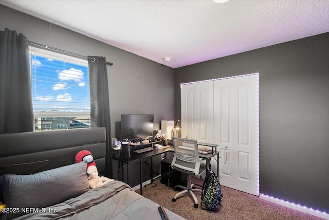 bedroom featuring carpet flooring and a closet