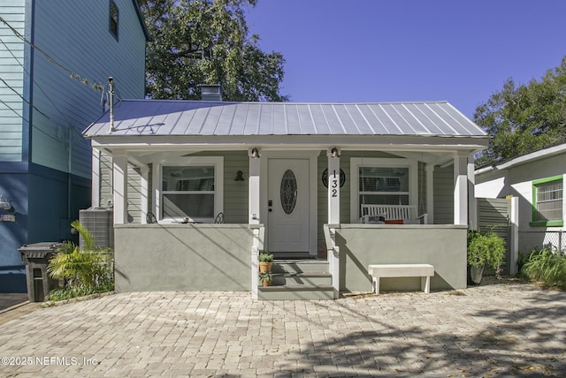 view of front of home featuring covered porch