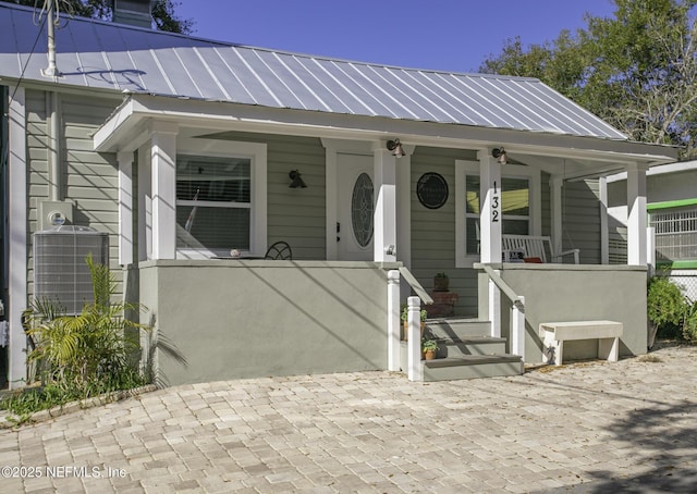 view of front of house featuring cooling unit and a porch