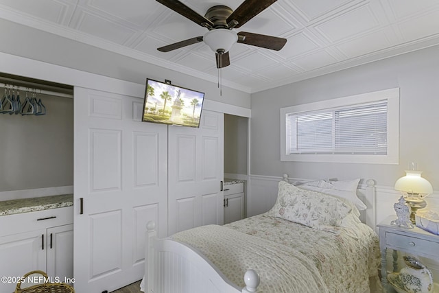 bedroom with ceiling fan and a closet