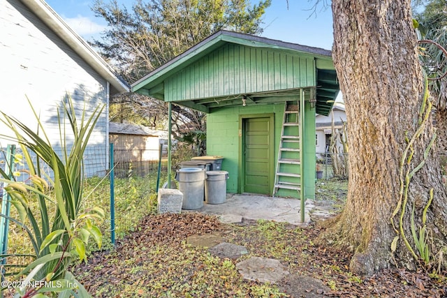 view of outbuilding