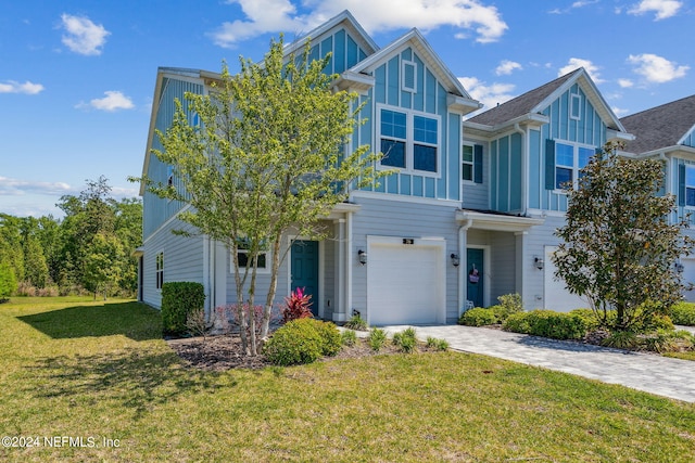 view of front of property featuring a front lawn and a garage