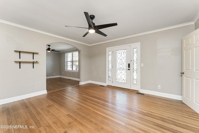 entryway featuring ceiling fan, crown molding, and light hardwood / wood-style flooring