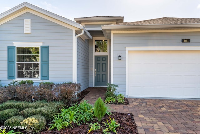 view of front facade with a garage