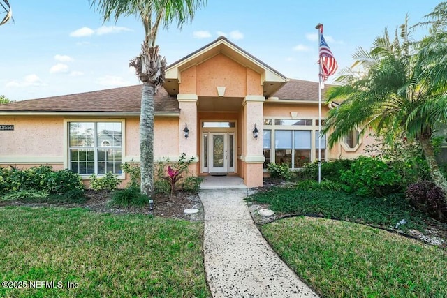 view of front facade with a front yard