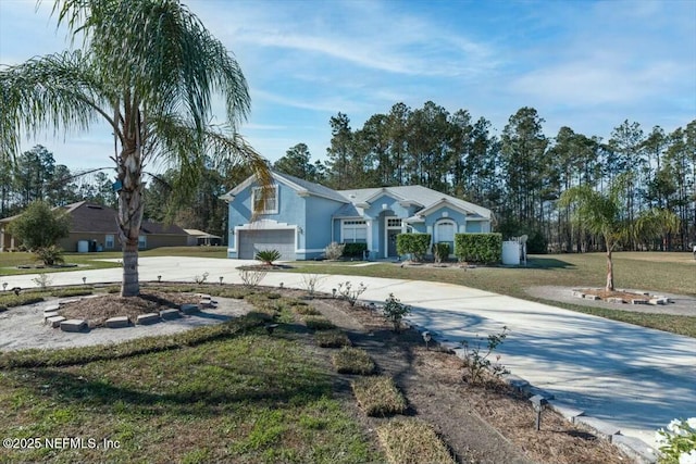 view of front of home featuring a front lawn