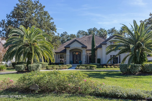 view of front of home featuring a front yard