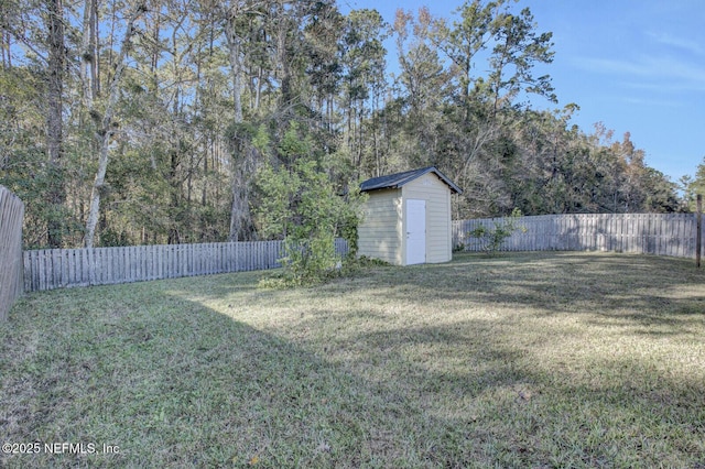 view of yard with a shed