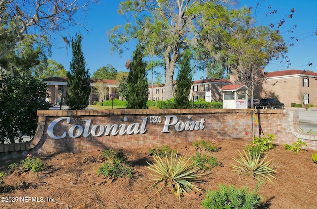 view of community / neighborhood sign