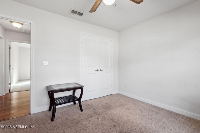 unfurnished room with light carpet and ceiling fan