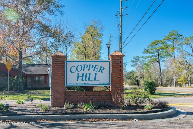 view of community / neighborhood sign