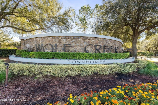 view of community / neighborhood sign