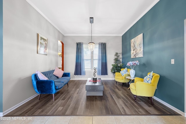 living area with baseboards, wood finished floors, and crown molding