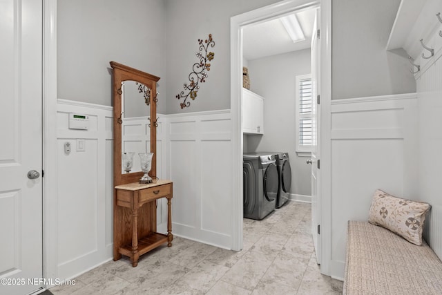 laundry room with cabinets and independent washer and dryer