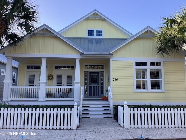 view of front of home with covered porch