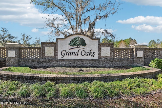 view of community / neighborhood sign