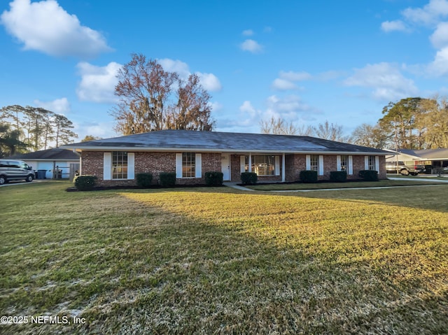 single story home featuring a front lawn