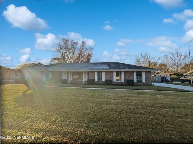 single story home featuring a front yard