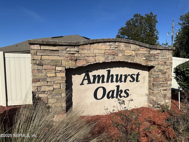 view of community / neighborhood sign