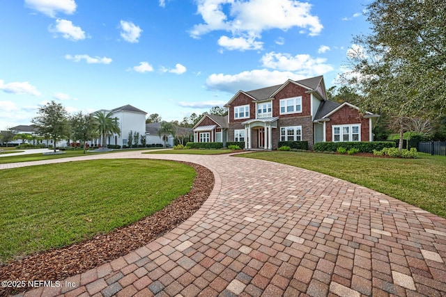 view of front of property featuring a front lawn