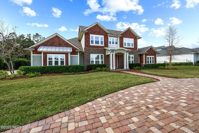 view of front facade featuring a front yard