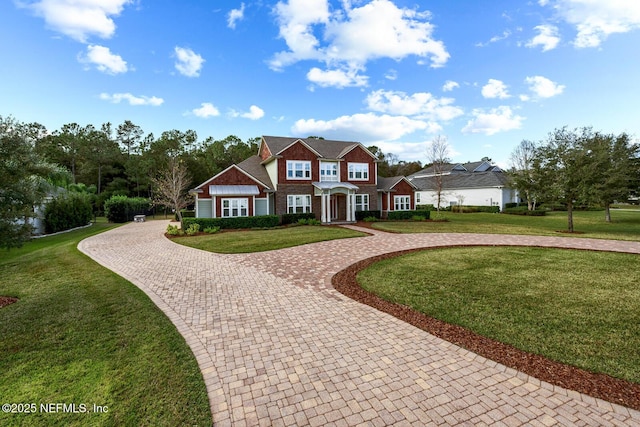 view of front of property featuring a front lawn