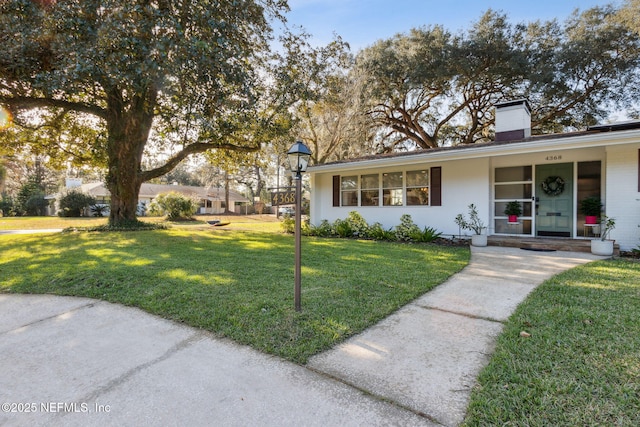 view of front of property with a front yard