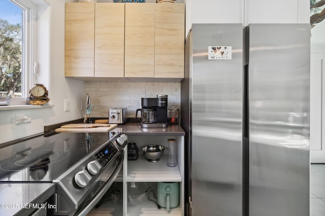 kitchen with decorative backsplash and stainless steel appliances