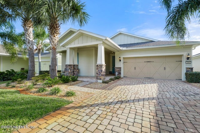 view of front facade with a garage